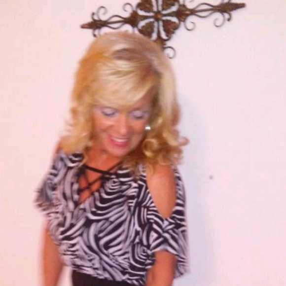 Meet your Posher, Pamela - Picture 1 of 1